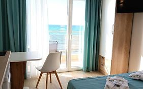 Navarino Luxe Suites
